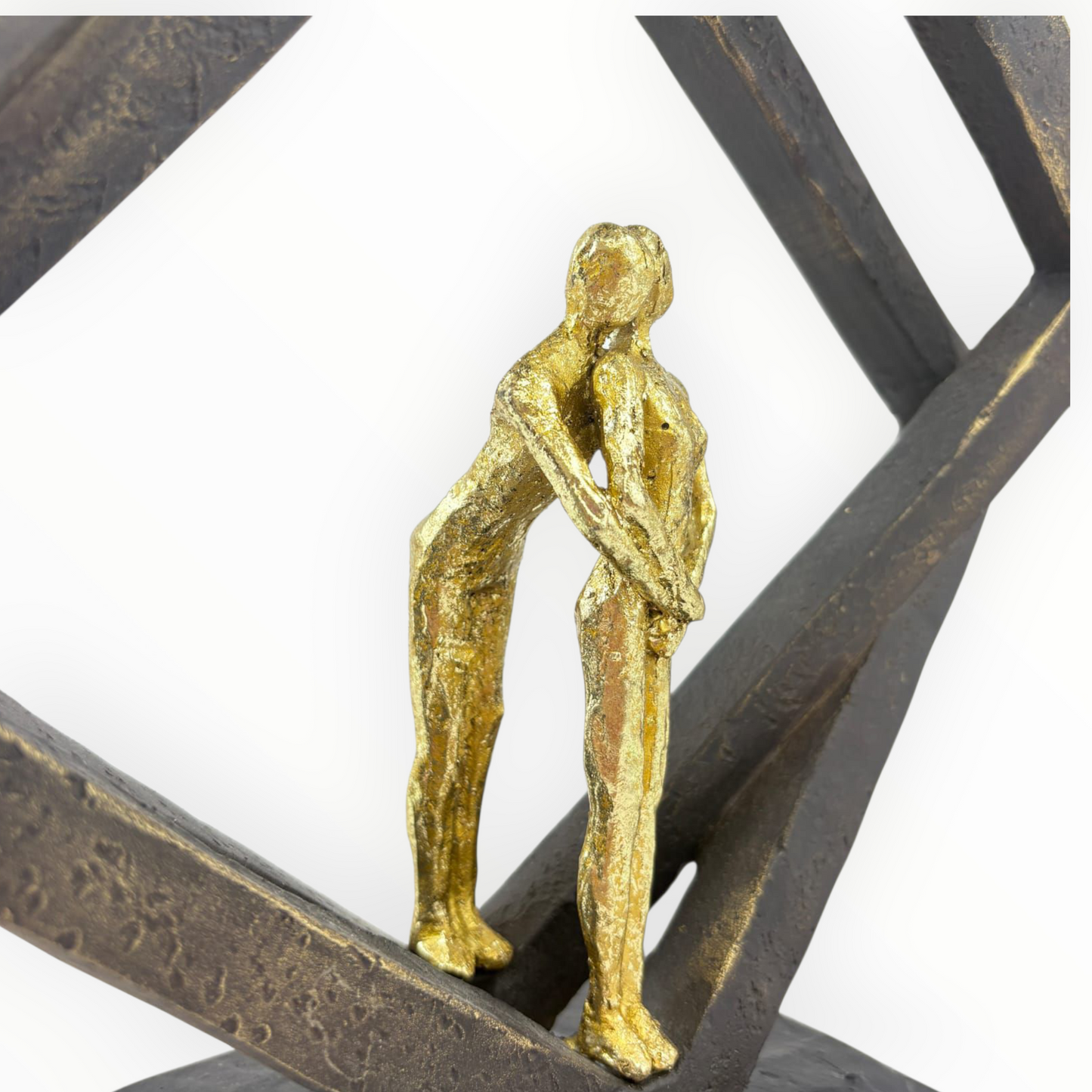 Golden Couple Embrace Statue with Geometric Frame – Modern Romantic Home Decor