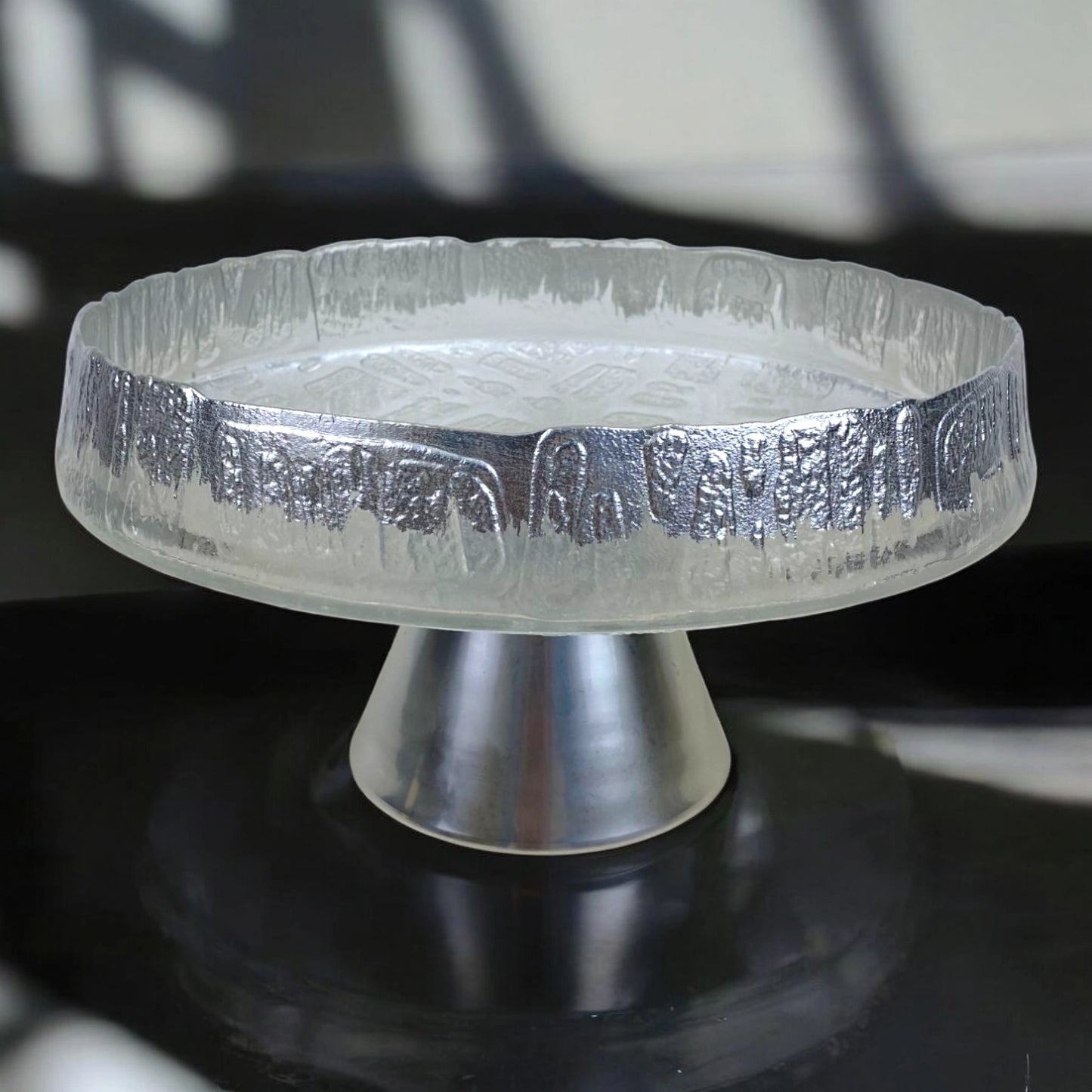 Silver Frosted Glass Pedestal Plate – Elegant Dessert & Cake Stand