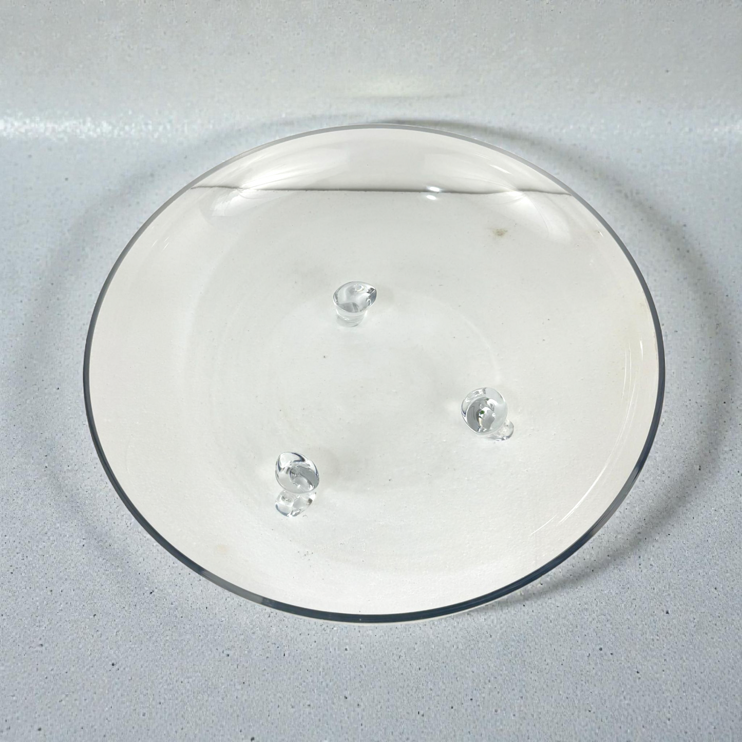 Clear Glass Serving Stand with Raised Feet – Elegant Round Display Tray for Desserts, Fruits & Decor