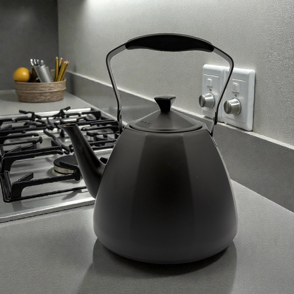 Matte Black Teapot with Handle – Modern Tea Kettle Design 1 litre