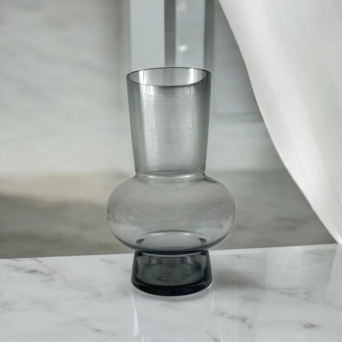 Modern Clear Glass Vase – Wide Bottom & Tall Neck