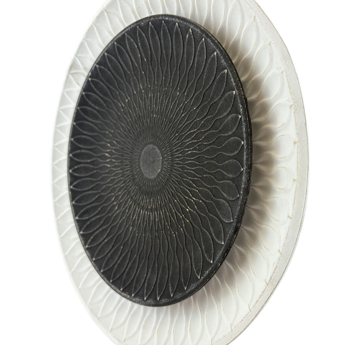 Mandala Sunburst Disc Sculpture – Black & White Decorative Art on Stand