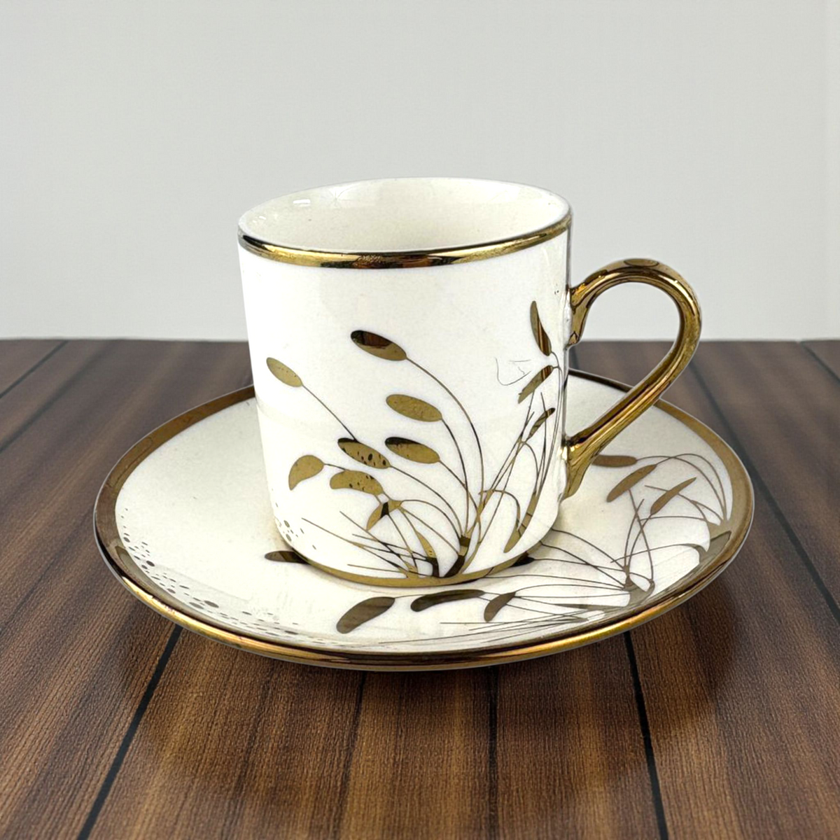 White Porcelain Coffee Cup with Gold Leaf Design – Elegant Espresso Set