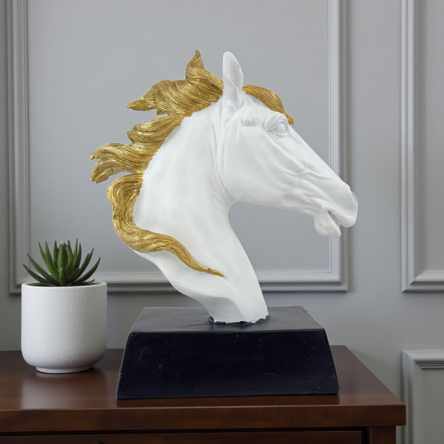 White & Gold Horse Head Statue – Luxury Resin Home Decoration