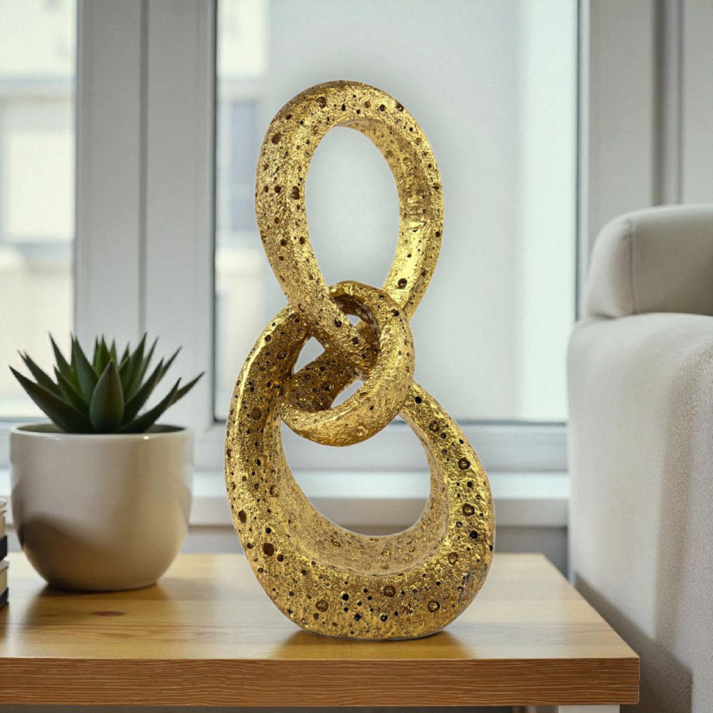 Gold Linked Rings Abstract Sculpture – Luxury Modern Table Decor