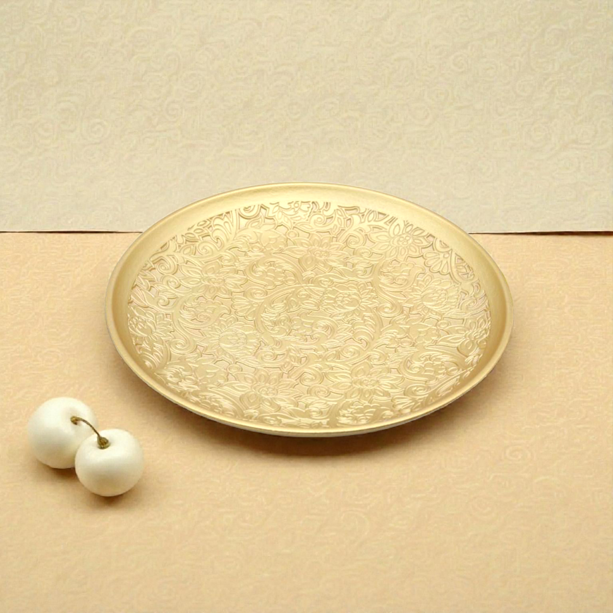 Elegant Embossed Serving Plate – Gold Decorative Tableware Tray