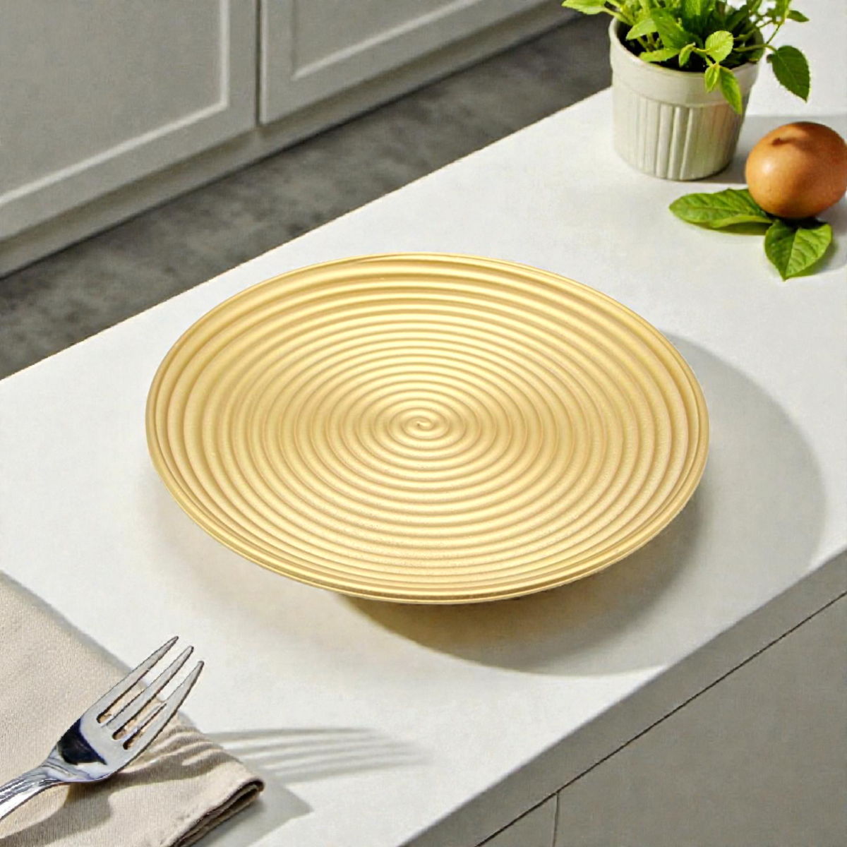 Elegant Embossed Serving Plate – Gold Decorative Tableware Tray