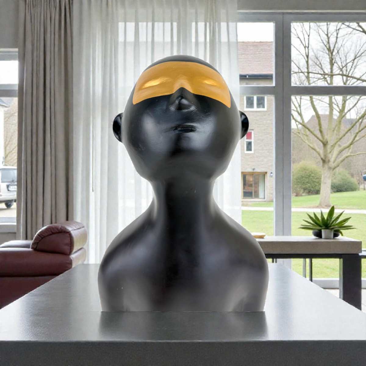 Abstract Minimalist Face Sculpture – Modern black Home Decor
