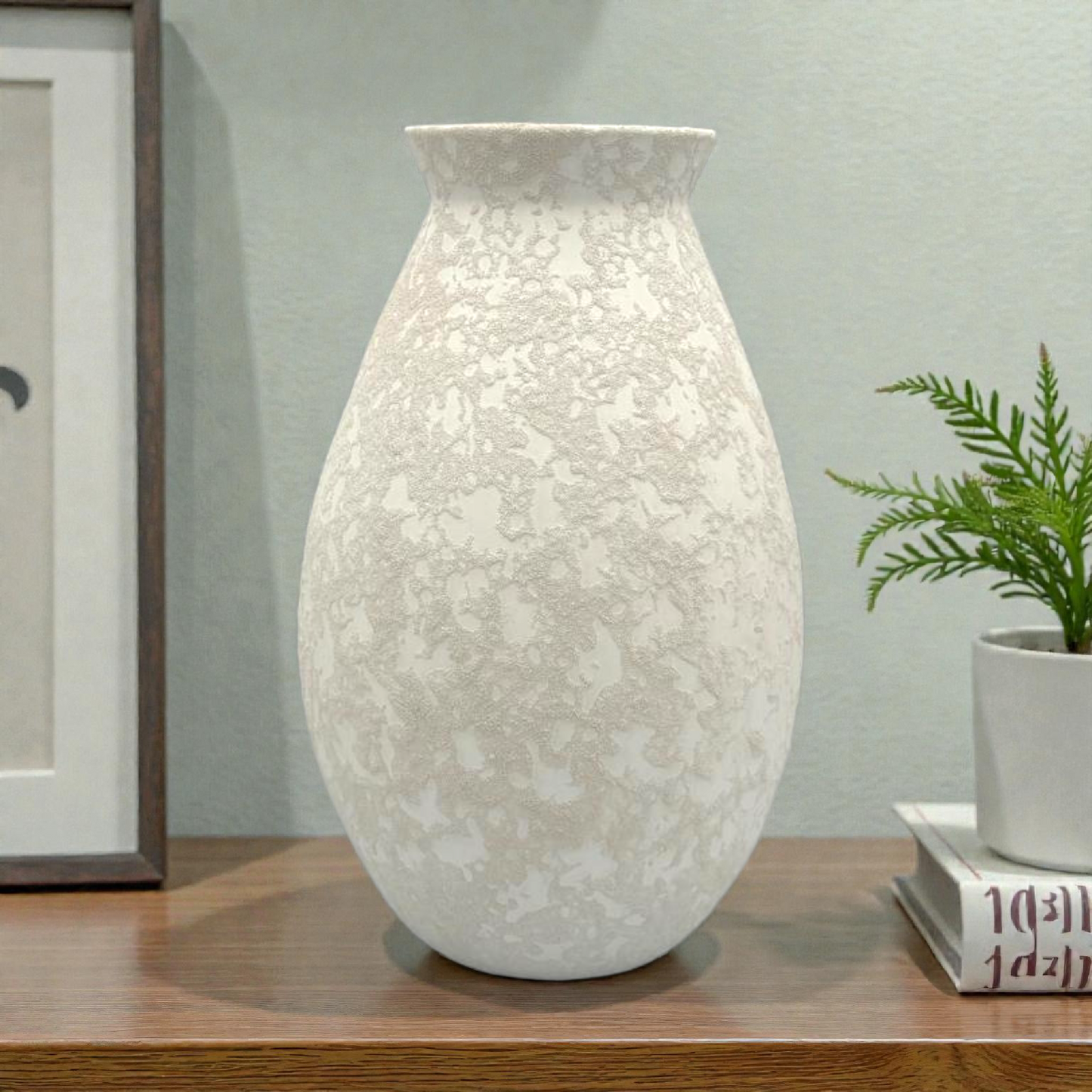 Textured Off-White Ceramic Vase – Modern Sculptural Home Décor